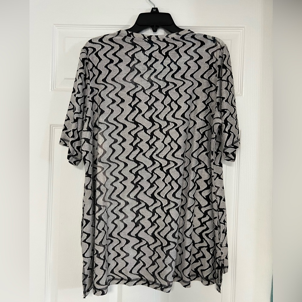 LOGO by Lori Goldstein Monochrome Abstract Pattern Top - Picture 8 of 8